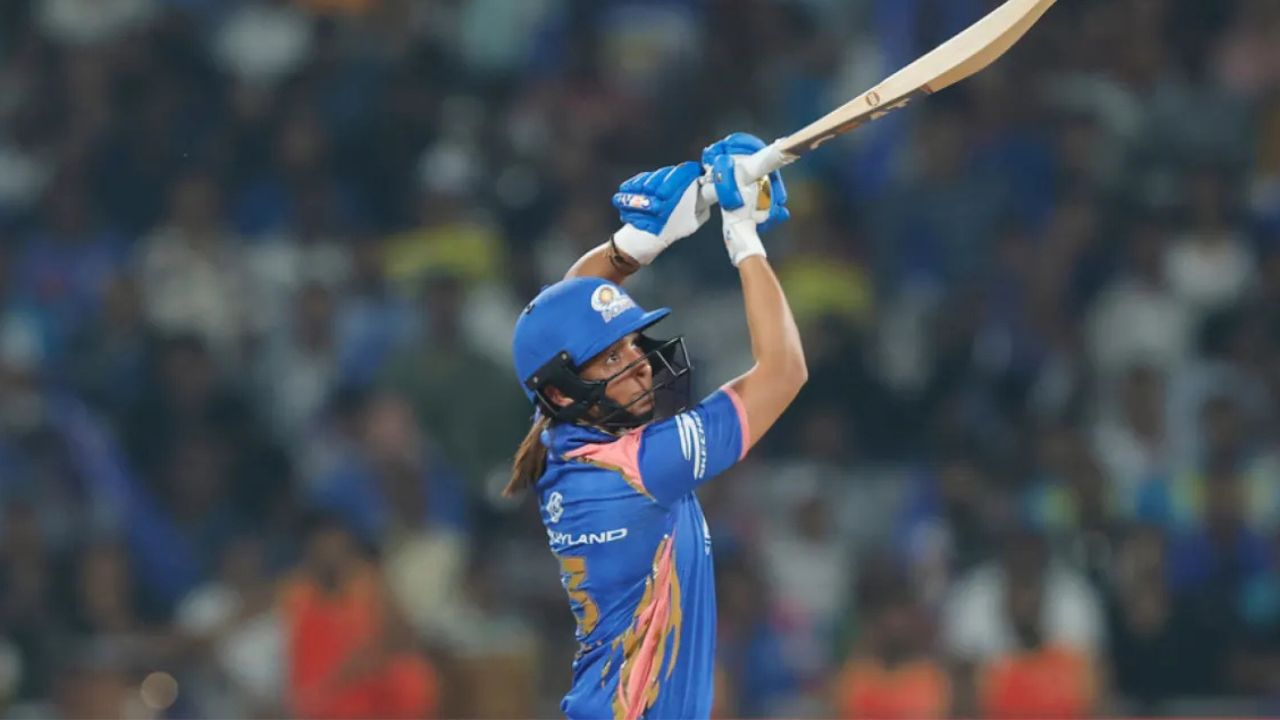 Harmanpreet Kaur leaves behind Smriti Mandhana; becomes 1st Indian to score 1000 WPL runs